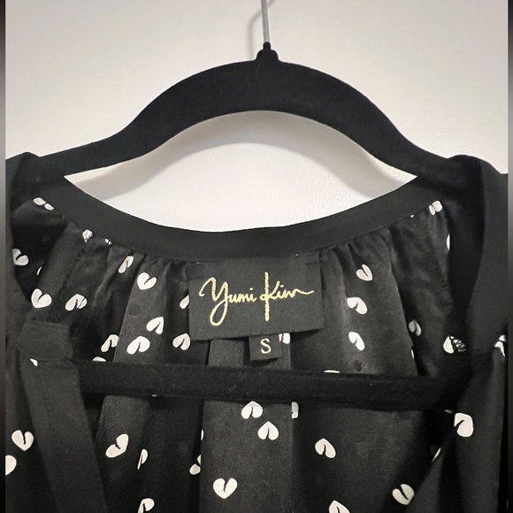 Yumi Kim 100% silk blouse in black and white heart pattern - Picture 9 of 12